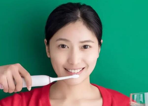 刷牙三連問(wèn)：刷牙要刷多久，為何刷牙總出血，要刷舌苔嗎？