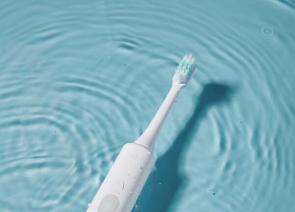 一篇告訴你：超聲波牙刷、聲波牙刷與電動牙刷的區(qū)別