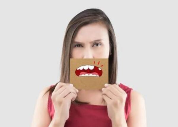 牙敏感用電動(dòng)還是手動(dòng)牙刷？牙齒敏感人群必看！