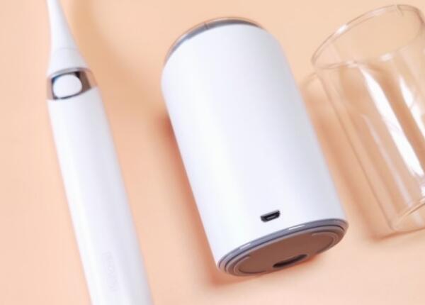 牙刷充電方式選擇：電動牙刷是無線充電好還是有線好？