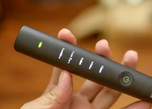 初次使用電動(dòng)牙刷怎么充電？初用電動(dòng)牙刷充電方法介紹